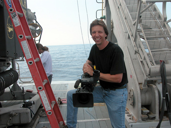 Videographer Art Howard preparing to take a dive in the Johnson-Sea-Link.