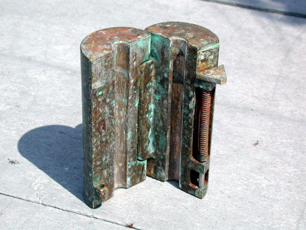 Brass block called the "messenger"