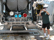 To make fluorescent observations, the Johnson-Sea-Link is modified by placing blue filters on the submersible’s two 400W HMI lamps.