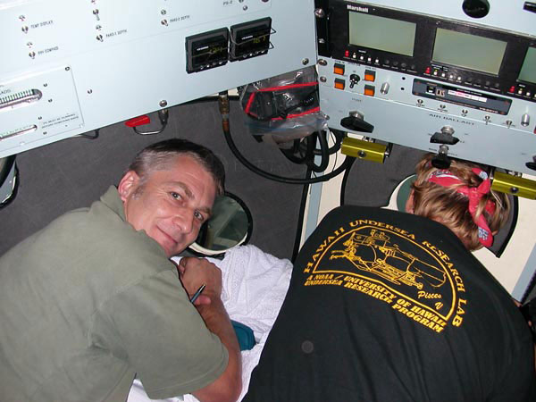 Pilot Terry Kerby (right) and observer Cornel de Ronde (left) look out the viewports during a dive in the Pisces V.