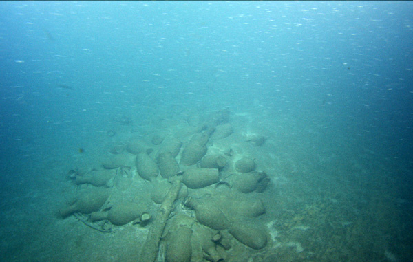  Cargo wreck containing ceramic jars dating to the 9-11th centuries