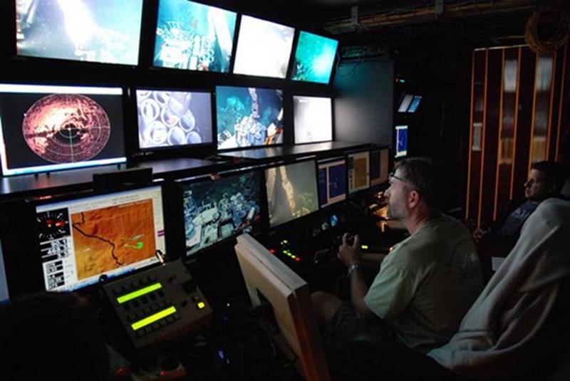 The control room aboard the Ron Brown lets researches get a close-up look at the position and status of deployed sediment traps.