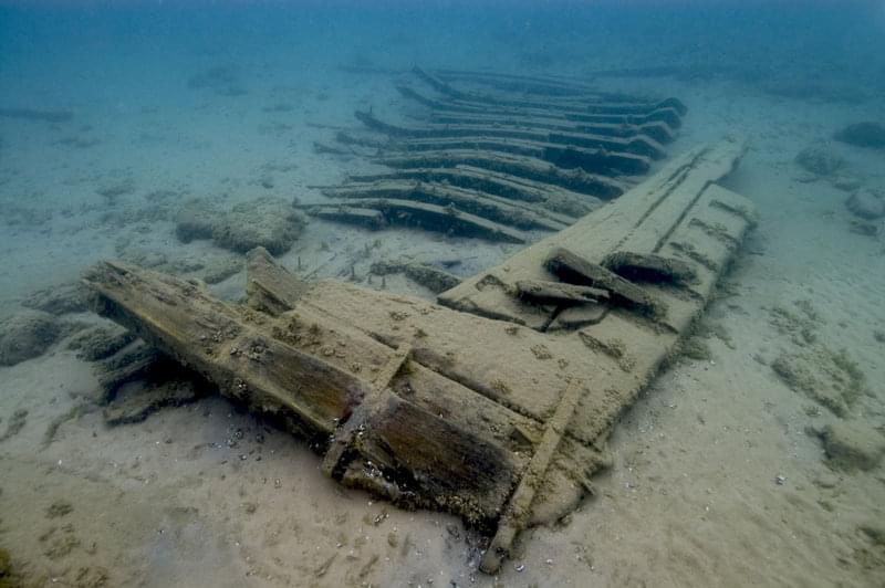 Ships that wreck in shallow water tend to break apart due to the force of wind, waves, and ice. Shallow-water shipwrecks dot the shoreline of Thunder Bay, providing recreational opportunities for snorkeling, diving, and kayaking. Shown here are the remains of the 1840s sidewheel steamer New Orleans, one of the oldest known wrecks in the sanctuary.