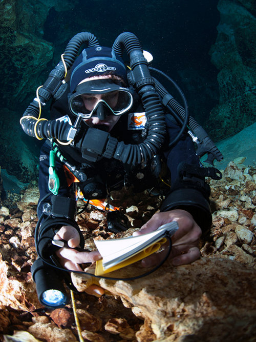 Rebreather diver surveying a cave.