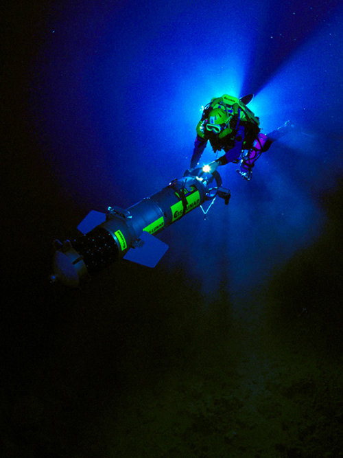 Jill Heinerth drives Dr. Bill Stone's Digital Wall Mapper during explorations of Wakulla Springs.