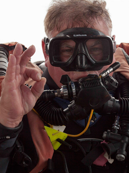 Paul, pre-breathing his optima before the dive, gives the OK signal.