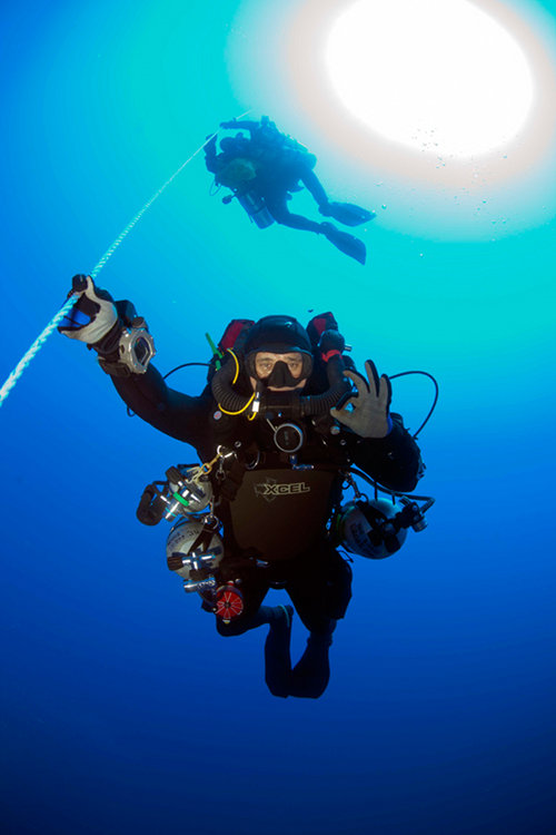 Nic Alvarado greeting Jill Heinerth at depth.