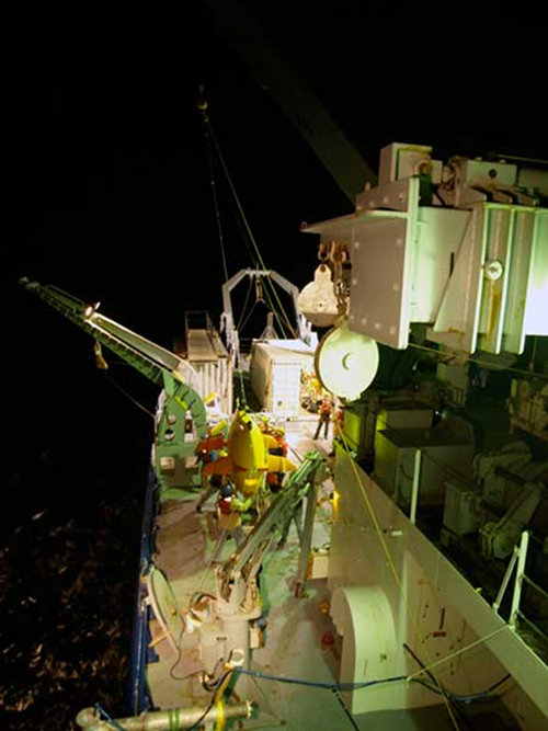 Safe home. Sentry lands back on deck at the end of its final dive for this cruise.