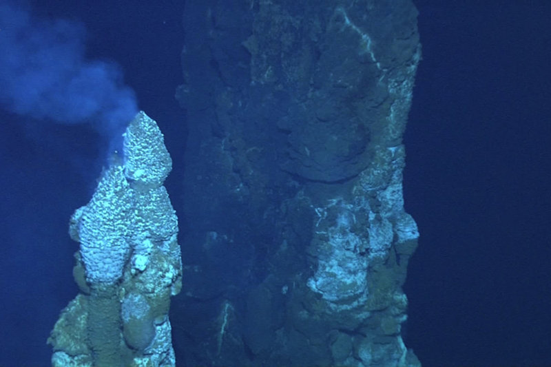 Large chimneys discovered at Fonualei Rift. These spires formed close to each other at a depth of 1,555 m.