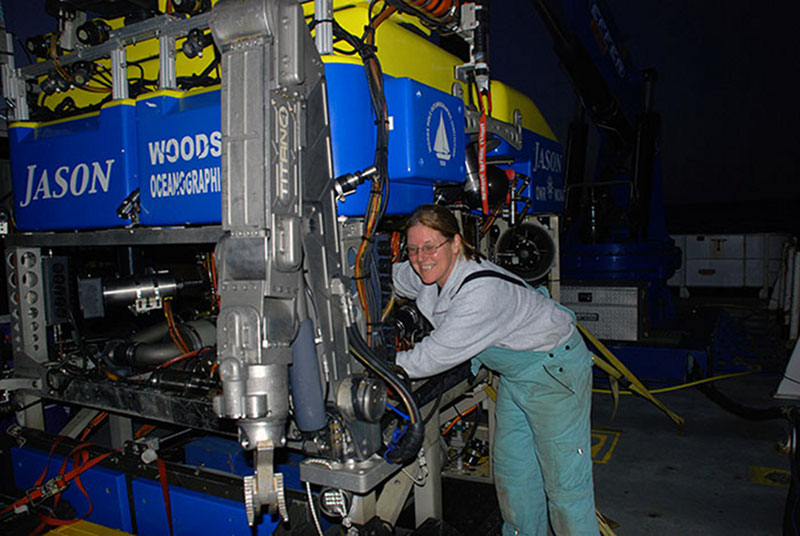 Lisa Borden prepares ROV Jason for the final dive of the project