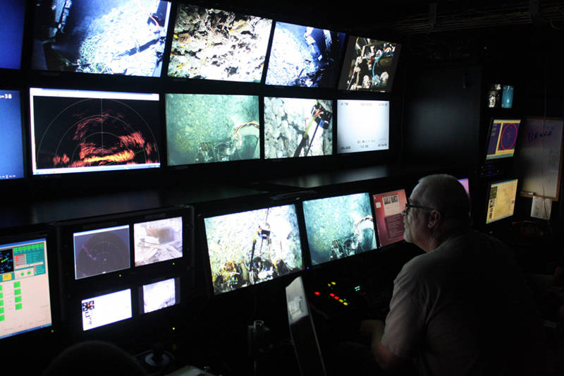 The Jason control room during a dive.