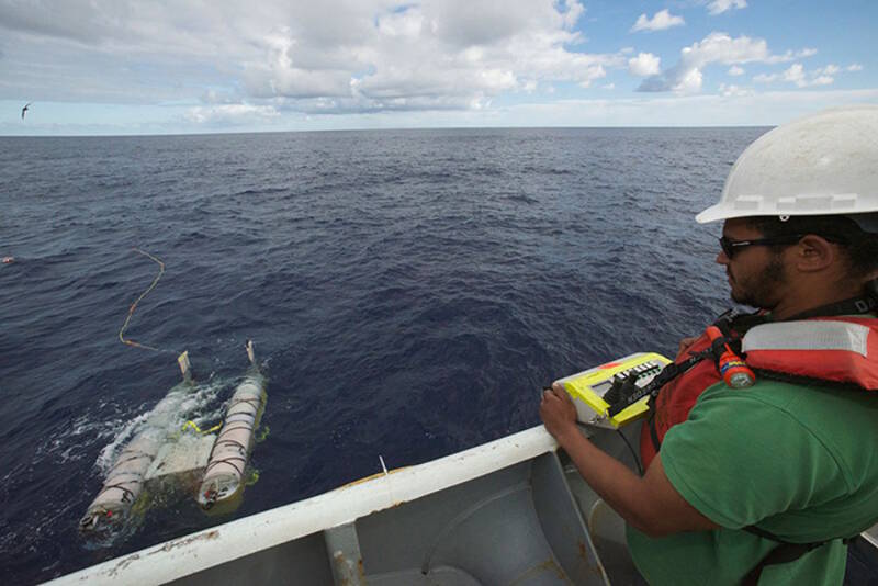 WHOI engineer Mario Fernandez remotely pilots Nererus on the surface close to the ship during recovery of the vehicle.