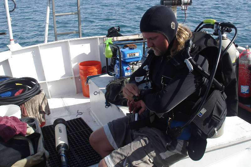 Chuck prepares to enter the water with the handheld magnetometer to see if we can better identify the exact spot of the strongest magnetism from our target.