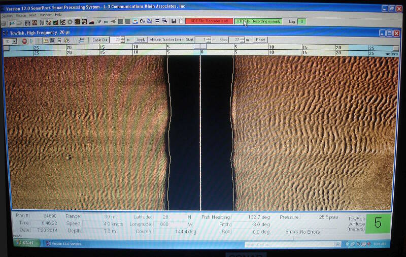 Here is the sidescan sonar display during survey, showing a sandy bottom.