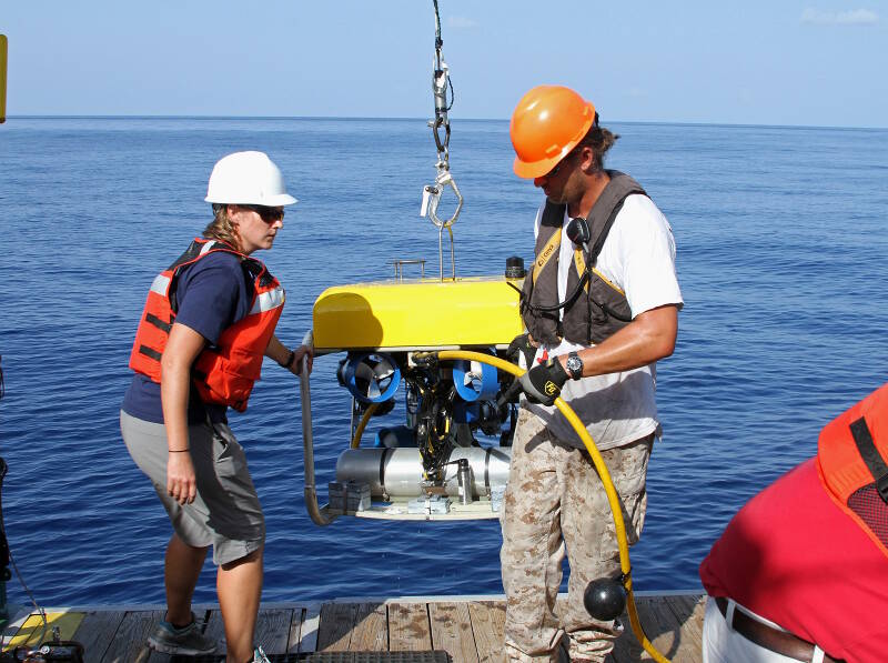Jason White and LT Heather Moe recover the Mohawk 18 ROV to the deck of the Walton Smith