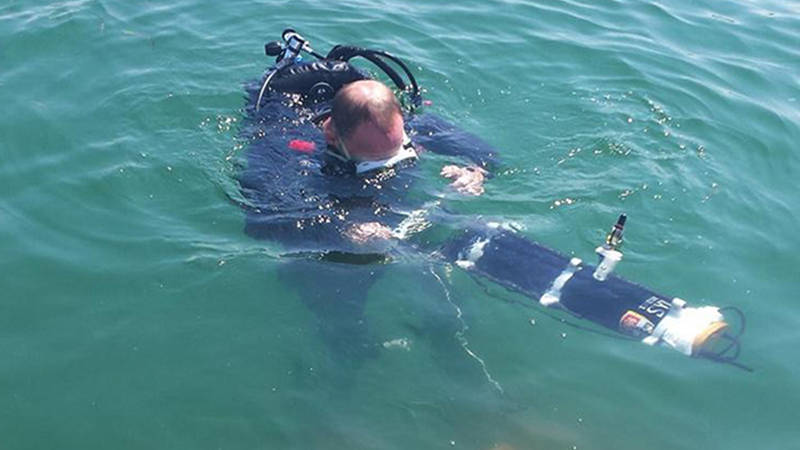 Andrew Durrant with the Australian Centre for Field Robotics stereo diver rig.
