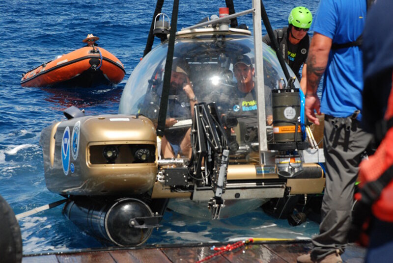 The manned submersible NEMO containing a pilot and an archeologist .
