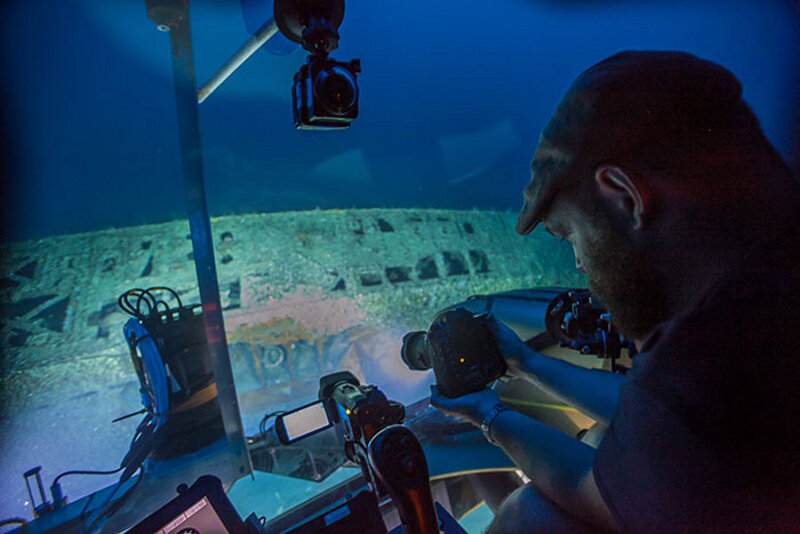 Joe Hoyt taking pictures of U-576 from inside the submersible.