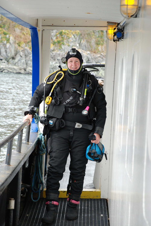 The cold waters of Glacier Bay Nation Park's fjords require our divers to wear a dry suit. A dry suit has water tight seals at the wrist and neck as well as a water tight zipper that keep a small layer of air trapped in the suit as insulation. Our divers also wear gloves and neoprene hoods for additional insulation.