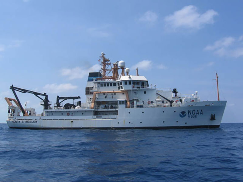 NOAA Ship Henry Bigelow at sea.