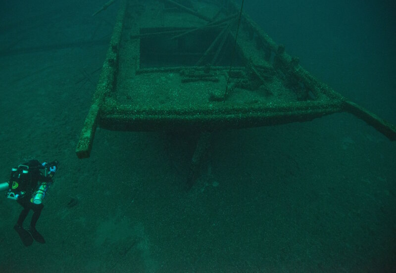 NOAA Diver Joe Hoyt begins a transect along the port side of schooner John J. Audubon. To obtain complete coverage, divers imaged the entirety of the vessel’s remains above the lake floor. Source: NOAA, Thunder Bay National Marine Sanctuary.