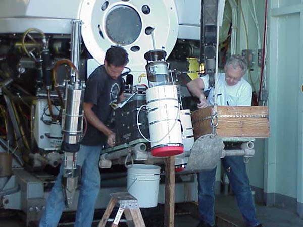 preparing Alvin for its dive