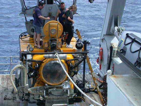The submersible Clelia and the occupants of the first dive