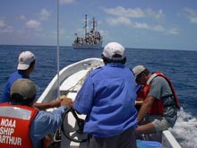 Scuba divers return to the NOAA ship McArthur