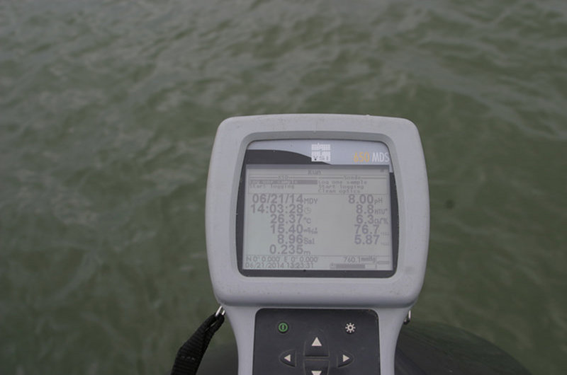 Sequim Bay site, Seattle, Washington: Instrument used to take environmental data (e.g., GPS position, temperature, salinity, pH, dissolved oxygen, etc). 