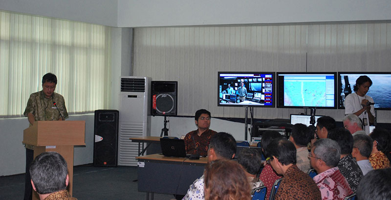 Agency for Maritime and Fishery Research Chairman Gellwynn Jusuf opens the Jakarta ECC dedication ceremony.