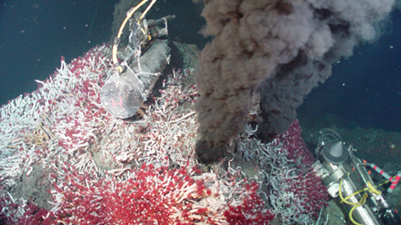 Silhouette of Little Hercules as it approaches extinct hydrothermal sulfide spire along the Galápagos Rift.