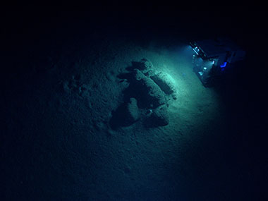 ROV Deep Discoverer (D2) as seen from the camera platform Seirios, investigating boulders at the base of the landslide scarp visited during Dive 01.