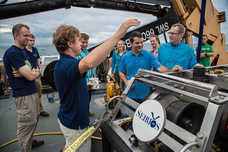 Todd Gregory introduces new personnel to the remotely operated vehicles.