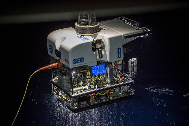 ROV Deep Discoverer is recovered after an extended dive. Although D2’s recovery means the end of the day for several of our viewers, our onboard team still has lots of work to do after every dive.