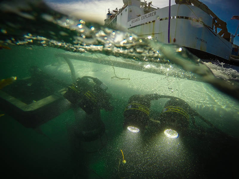 During an ROV “dunk test” all systems of ROV <em>Deep Discoverer</em> were cleared for operations. - Durante una prueba de sumersión, se comprobó que todos los sistemas del ROV <em>Deep Discoverer</em> fueron certificados como operacionales.