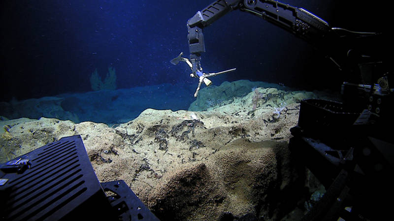 ROV Deep Discoverer recovers a current meter at a dive site just south of Oahu.