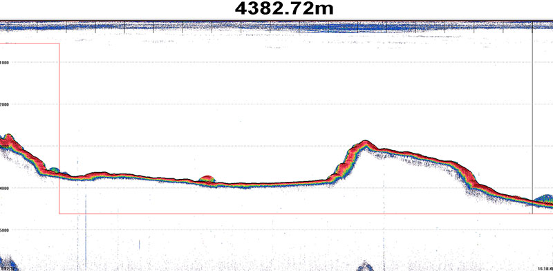 In this screen capture of the EK60 data acquisition screen, you can see the deep scattering layer near the surface.