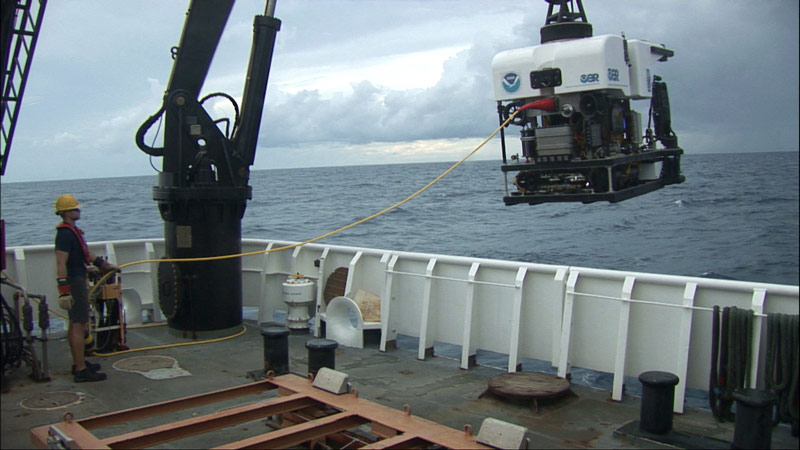 ROV Engineer Chris Ritter manages the tether during recovery of Deep Discoverer.