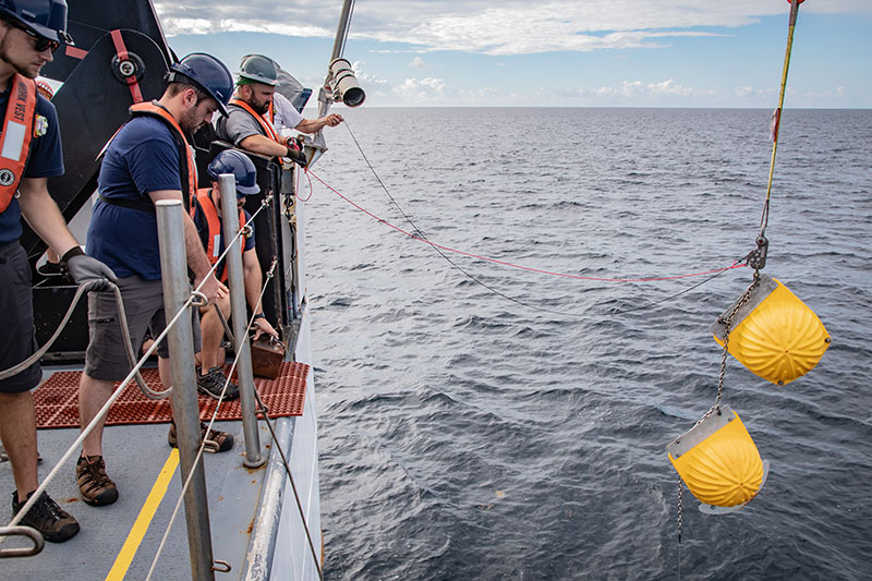 Lifting the flotation device of the calibration equipment stringer.