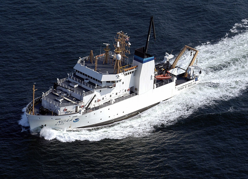 Aerial view of NOAA Ship Henry B. Bigelow underway. Image courtesy of NOAA.